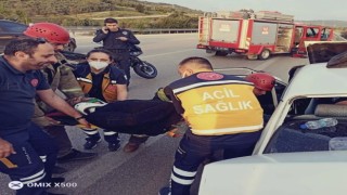 Bursada trafik kazası: 4 kişi sıkışarak yaralandı