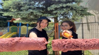 Burslarından ayırdıkları bütçeyle köy okulunu yenilediler