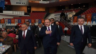 Büyükkılıç, AK Parti Kayseri İl Başkanlığı teşkilat iftarında partililerle bayramlaştı