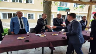 Çamelindeki bayramlaşma töreninde sevinen çocuklar oldu