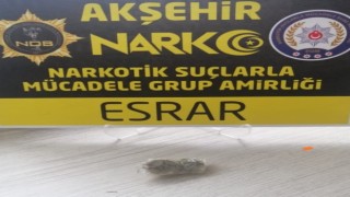Cezaevine uyuşturucu sokmak isterken yakalandı