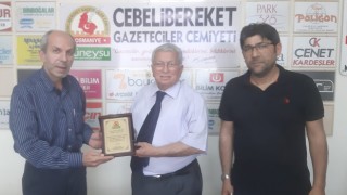 CGC Başkanı Cihangir, Yazar Atılgan'a plaket verdi