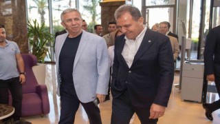CHPli büyükşehir belediye başkanları Mersinde buluştu