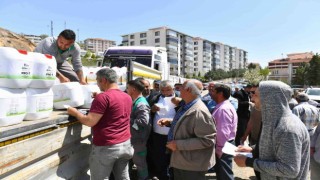 Çiftçilere sıvı gübre desteği devam ediyor
