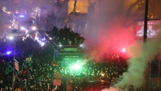Çifte bayram yaşayan Sakaryaspor şampiyonluk turuna çıktı: Şehir sokağa döküldü