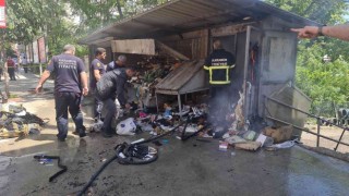 Çıkan yangında çakmak gazı tüpleri bomba gibi patladı