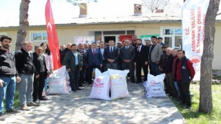 Çıldır ilçesinde Çiftçilere tohum desteği