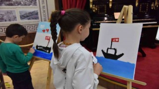 Çocuklar 19 Mayıs coşkusu tuvallere yansıttı