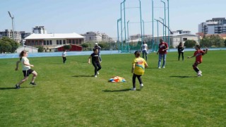 Çocuklar Dünya Atletizm Gününde hem eğlendi hem yarıştı