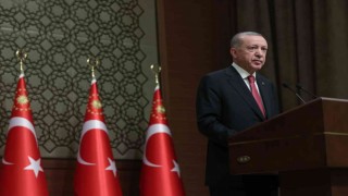 Cumhurbaşkanı Erdoğan: Kamu görevlilerimize demokratik hukuk sınırları dışında söz söyleyen herkes bu devletin de bu milletin de düşmanıdır