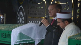 Cumhurbaşkanı Erdoğan, otobüs kazasında ölen gencin cenazesine katıldı