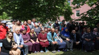 DATÜB heyeti Ukraynadan tahliye edilen Ahıska Türkleri ile Edirnede bir araya geldi