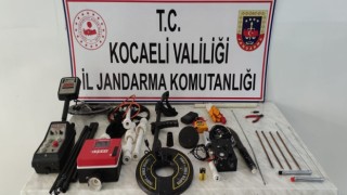 Dedektörle kaçak kazı yaparken suçüstü yakalandılar