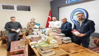 Dernek tarafından başlatılan kampanya ile öğrencilere 10 bin kitap dağıtıldı