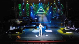 Derya Uluğdan Bursada konser
