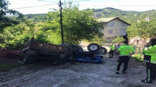 Devrilen traktörün altında kalan sürücü hayatını kaybetti