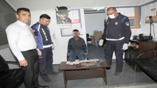 Dilencilik yaparak yarım günde 530 lira topladı