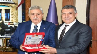 Diplomatlar birliğinden Palandökene plaket