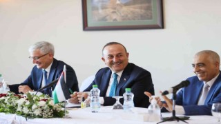 Dışişleri Bakanı Çavuşoğlu, Filistindeki Türkiye mezunlarıyla bir araya geldi