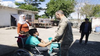 Diyarbakır İl Jandarma Komutanlığı ekipleri engellileri unutmadı