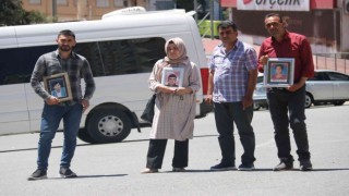 Diyarbakırda evlat nöbetine 3 aile daha katıldı