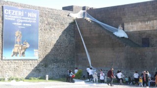 Diyarbakırın tarihi mekânlarını gelin duvağı sardı