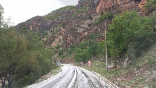 Dolu, Tunceli-Erzincan karayolunu beyaza bürürdü