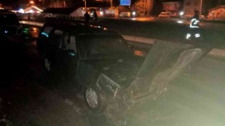 Düğünden dönen vatandaşların bulunduğu araç alevlere teslim oldu