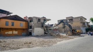 Dulkadiroğlu ilçesindeki metruk binalar yıkılıyor