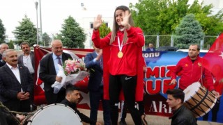 Dünya şampiyonu Hatice Akbaşa Malatyada coşkulu karşılama