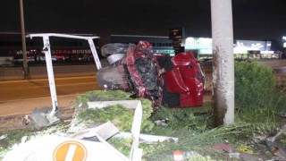 Dur ihtarına uymayan araç, akaryakıt istasyonuna giren otomobile çarptı