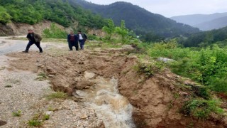 Düziçinde heyelan nedeniyle içme suyu boru hattı zarar gördü