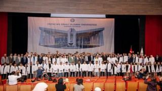 Eczacılar önlük giydi