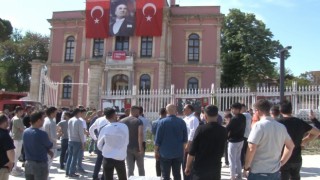 Edirnede yerlerinden edilen esnaf belediye başkanını istifaya çağırdı