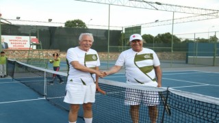 Efelerde İncir Cup Tenis Turnuvası başladı