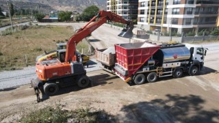 Efelerin yeni asfalt makinesi ilk görevine çıktı