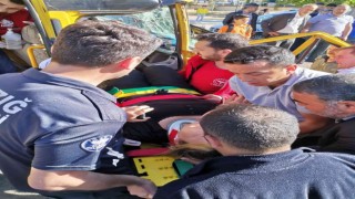 Elazığda okul servisi ile pikap çarpıştı: 4 yaralı