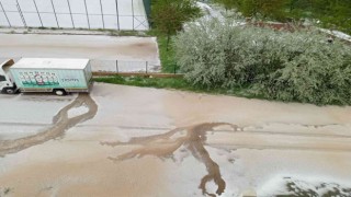 Elazığda yağmur ve dolu hayatı felç etti