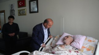 Emniyet Genel Müdürü Aktaştan kahraman şehit Fethi Sekinin babasına ziyaret