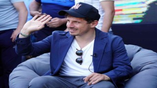 Emre Belözoğlu: İnşallah bir gün Fenerbahçenin başında sizleri mutlu edeceğiz