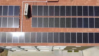 Enerjisini güneşten alan okul: Yüzde 100e yakınını karşılıyor
