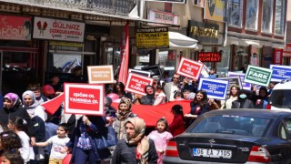 Engelli çocuklardan farkındalık yürüyüşü