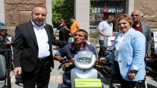 Engelli vatandaşlara 84 akülü, 50 tekerlekli sandalye dağıtıldı