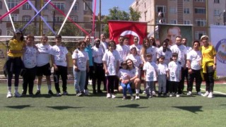 Engelli vatandaşlarla Beşiktaş Kadın Futbol takımı Survivor yarışması yaptı