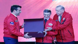 Erdoğan ve Aliyev, TEKNOFESTte kazanan takımlara ödüllerini verdi