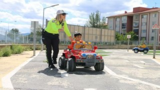 Erzincanda minik öğrenciler trafik dedektifi oldu