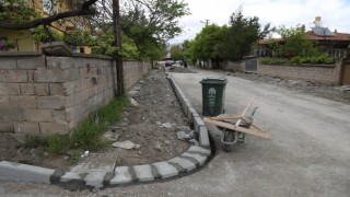 Erzincanda zamanla bozulan kaldırımlar yenileniyor