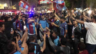 Erzincanlılar Trabzonsporun şampiyonluğunu coşkuyla kutladı