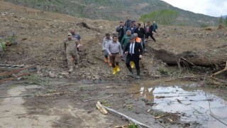 Erzurumda heyelan nedeniyle 10 ev boşaltıldı, mezarlar tahrip oldu