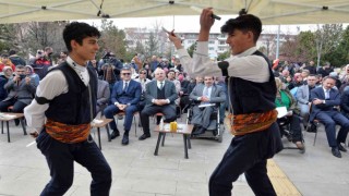 Erzurumda özel bireyler tarafından uçurtmalar gökyüzüne bırakıldı